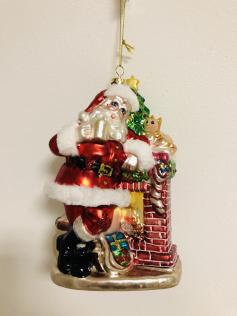 Pendaglio in vetro Babbo Natale davanti al camino